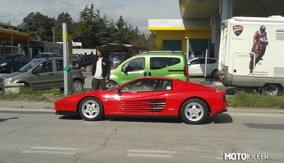 Wracając ze szkoły – spotkałem to, Ferrari Testarossa 