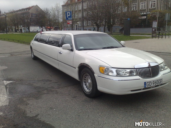 Lincoln Town Car – Napotkany w drodze do pracy, pod Gdańskim Hiltonem. 