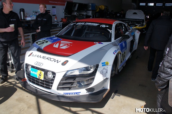 Audi r8 – zdjecie robione rok temu na torze w nurburgring na całodobowym wyścigu 