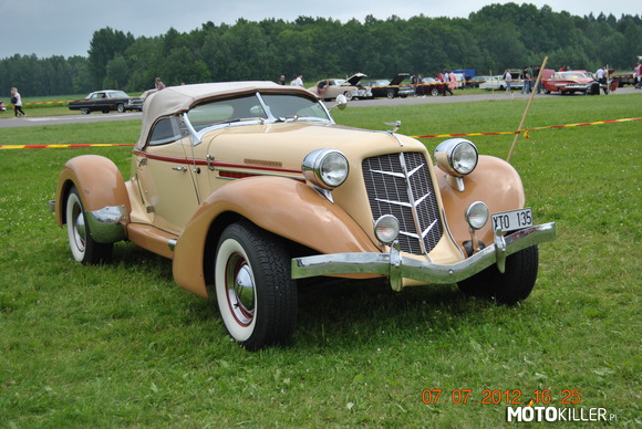 Auburn – Auburna 12-160 budowano w latach 1932-34 w sześciu odmianach nadwozia, w tym Speedster. Samochody były napędzane dolnozaworowymi dwunastocylindrowymi silnikami w układzie V (V12), o pojemności skokowej 6390 ccm i mocy 160 KM. Na tamte czasy to parametry wręcz kosmiczne. 