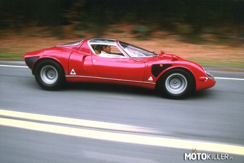 Coś dla fanów Integry, S2000 i 9000 rpm! – Alfa Romeo 33 Stradale, auto produkowane seryjnie, w krótkiej serii. Żaden tam wyścigowy bolid, normalne uliczne auto.

Silnik: 2.0 V8
Moc: 230-250KM, zależnie od wybranej opcji, przy 8800-9400 rpm.
Moment: 200 Nm przy 7000 rpm.
Odcięcie: 10 500 rpm.

Podsumowując - ponad 120 KM z litra, więcej niż w S2000. Silnik kręcący się jak wściekły, zawstydzający F20C z Integry i to na dodatek jeszcze nie zwykła rzędowa czwórka, tylko V8.

To jedyne seryjne V8 na świecie przekraczające znacznie teoretyczny limit dla V8 wynoszący 7500 rpm!

Potęga Alfy Romeo w całej krasie - i to wszystko w 1967 roku, ponad ćwierć wieku wcześniej, niż Honda wypuściła swoje &quot;legendy&quot;. 