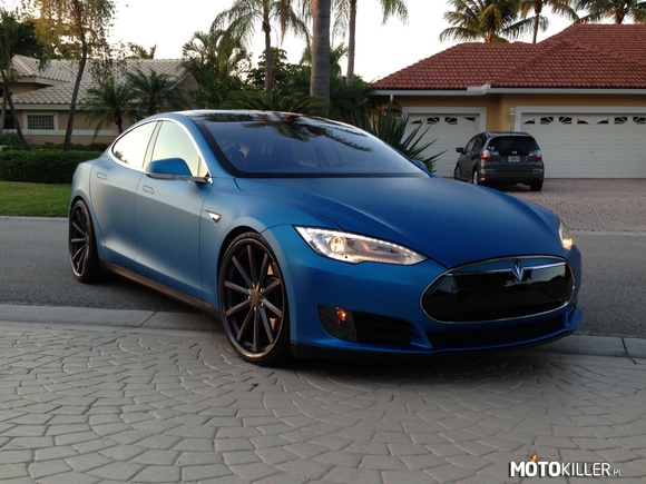 Tesla Model S – Uwierzylibyście że to auto elektryczne gdybyście je zobaczyli na ulicy?

Topowa wersja (Performance S) osiągi:
0-100km/h 4.2
416 KM
430km zasięgu przy prędkości 90km/h
prędkość maksymalna: 210km/h 