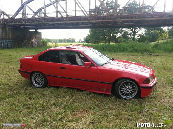 BMW 320 Coupe –  