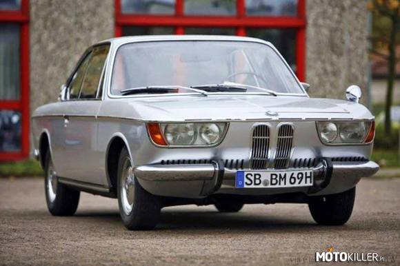 Klasyk BMW 2000CS – Kilka faktów:

Silnik: R4 2,0 (1991 cm3), 2 zawory na cylinder, SOHC

Moc maks.: 120 KM przy 5500 obr/min

Maks. mom. obr.: 167 Nm przy 3600obr/min

0-100 km/h w 11 s

Predkośc maks.: 185 km/h 