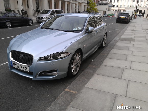 Wakacje w UK – Przepiękny błękitny Jaguar xjR 