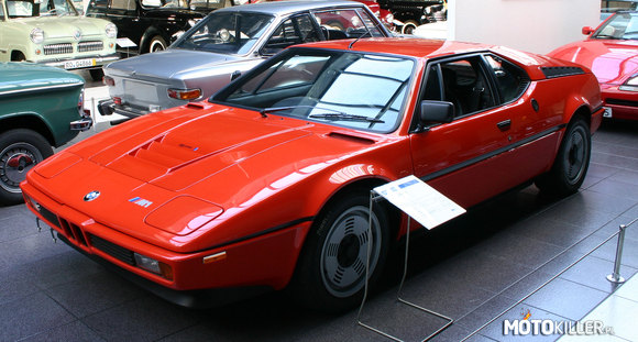 BMW M1 – BMW M1 – supersportowe coupé produkowane w latach 1978 – 1981. Pierwszy model stworzony przez BMW Motorsport – specjalną komórkę zajmującą się sportowymi BMW. Wyprodukowano zaledwie 457 aut, w tym 57 aut wyścigowych.

M1 to jedyne BMW z centralnym silnikiem zamocowanym wzdłużnie, przeznaczone do ruchu po drogach publicznych. Sześciocylindrowy silnik benzynowy o pojemności 3453 cm³ z dwoma wałkami rozrządu i wtryskiem wielopunktowym umożliwiał uzyskanie prędkości maksymalnej wynoszącej 261 km/h oraz przyspieszenia do &quot;setki&quot; w czasie 5,6 s. Był to samochód niezwykle nowoczesny jak na swoje czasy. Jednostka napędzająca koła tylne miała 4 zawory na cylinder oraz moc 204 kW (277 KM). Turbodoładowane silniki wersji wyścigowych uzyskiwały nawet do 634 kW (862 KM).

Nadwozie z ramą przestrzenną ze stali oraz elementami z włókien szklanych zaprojektował Giugiaro. Montaż samochodu miał odbywać się w fabryce Lamborghini w Sant&apos; Agata, lecz firma zbankrutowała po zbudowaniu kilku prototypów M1. Auto miało opony 205/55/16 z przodu oraz 225/50/16 z tyłu, oraz hamulce tarczowe wentylowane na wszystkich kołach.
Dane techniczne
Silnik
R6 3,5 l (3453 cm³), 4 zawory na cylinder, DOHC
Układ zasilania: wtrysk
Średnica cylindra × skok tłoka: 93,40 mm × 84,00 mm
Stopień sprężania: 9,0:1
Moc maksymalna: 277 KM (204 kW) przy 6500 obr/min
Maksymalny moment obrotowy: 330 N•m przy 5000 obr/min

Osiągi
Przyspieszenie 0-80 km/h: 4,5 s
Przyspieszenie 0-100 km/h: 5,9 s
Przyspieszenie 0-160 km/h: 13,1 s
Czas przejazdu pierwszych 400 m: 13,8 s
Czas przejazdu pierwszego kilometra: 25,4 s
Prędkość maksymalna: 262 km/h 