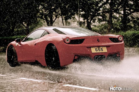 Ferrari w deszczu –  