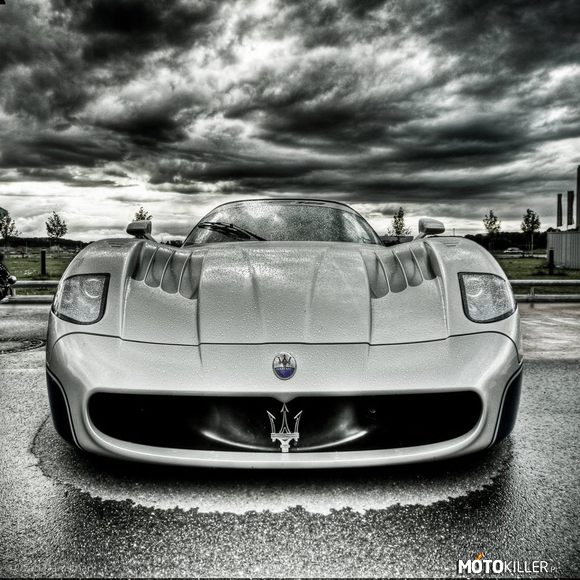 Maserati MC12 – Produkowane na bazie Ferrari Enzo za czasów gdy marka z pod znaku trójzębu była pod władaniem własnie firmy założonej przez Enzo Ferrari-ego.
Niestety projekt nie dokońca się udał. 