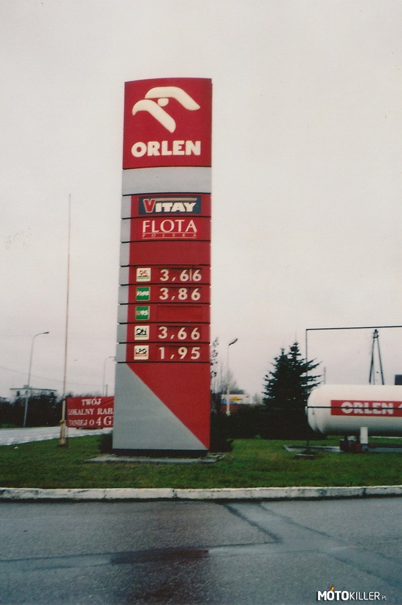 Z serii &quot;Tańsze ceny paliwa&quot; – zdjęcie z 2005 roku 