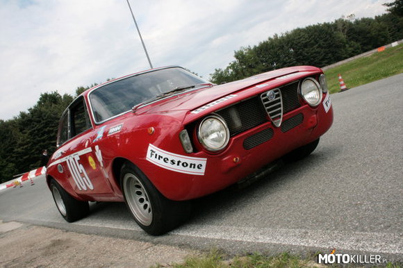 Alfa Romeo – Giulia GT 1300 Junior
śilnik 1290 cm³ o mocy 103 KM 
V max= 173 km/h 