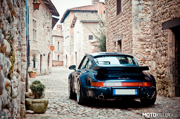 Zamiast tuningować Skodę – lepiej odłożyć na prawdziwego klasyka...
Porsche 964 Turbo 3.6 