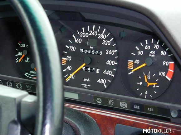 Mało osób o nim słyszało... A posiada lepsze osiągi niż Bugatti Veyron – Mercedes-Benz W126 560 SEL Biturbo Nitro 6-wheeler
V8 / 6.900 cc / 1.100 PS / 1.330 lb/ft (1.800 Nm) @ 3.500 / 0 - 62 mph (100 km/h): 2,1 s (braking 1,5 s) / 0 - 124 mph (200 km/h): 6,6 s (braking 4,0 s) / Vmax: 268 mph (430 km/h)

Fotografię wykonał / photo by Gyula Csocsan 