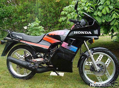 Honda MBX 80 – Opis:

-Silnik	Dwusuwowy, chłodzony cieczą, 79 cm³
-Skrzynia biegów	6-biegowa
-Ogumienie przód: 2,75-18-4PR
 tył: 8,00-18-6PR
-Masa własna	94 kg
-Moc 9,6 KM) przy 6750 obr/min

Może rozwinąc prędkość 120 km/h
a to wszystko w 1983r. 