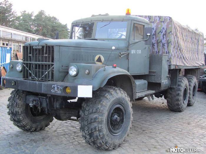 KrAZ – Samochód ciężarowy używany w Wojsku Polskim. Piękna maszyna z napędem 6x6. Na zdjęciu znajduje się model 255. 