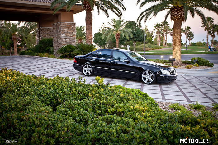 Mercedes-Benz W220 –  