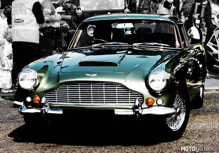 Aston Martin DB5 – my name is Bond ... James bond. 