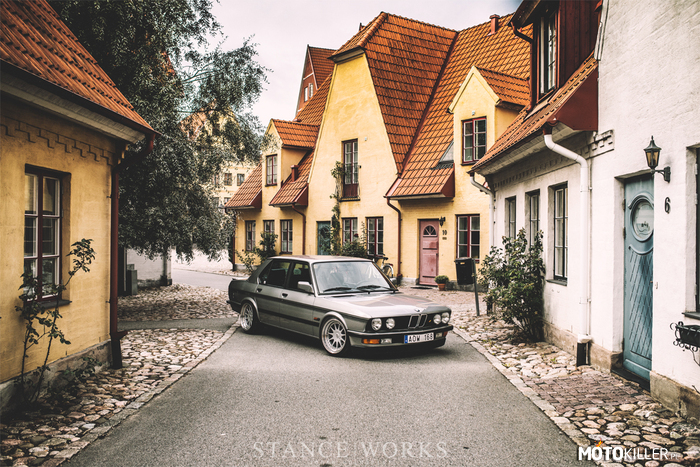 1987 BMW E28 535i –  