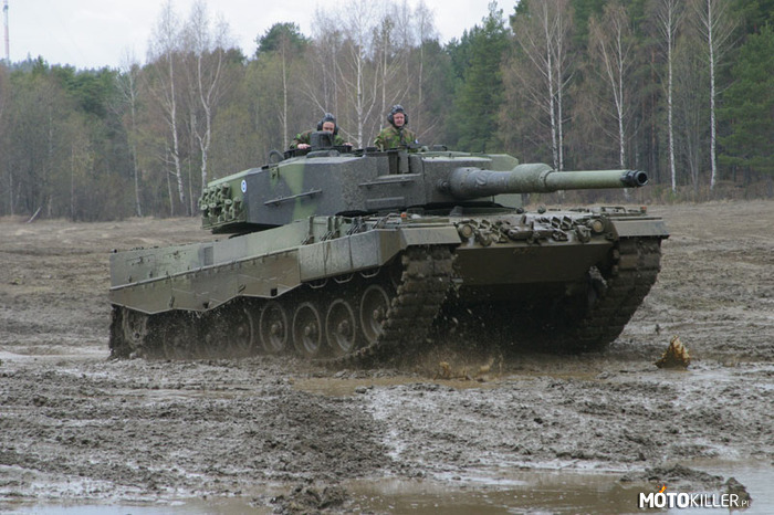 Leopard 2A4 – Niemiecki czołg podstawowy opracowany w latach 70. XX wieku i wprowadzony do służby w roku 1979, następca czołgu Leopard 1. Jego różne wersje służą w armii niemieckiej oraz 15 innych krajach (w tym w Polsce). Pierwszy czołg III generacji.
Wersje rozwojowe czołgu można podzielić na dwie grupy: wersje aż do A4 z pionowym opancerzeniem wieży oraz A5 i nowsze, z silnie nachylonym opancerzeniem wieży. 