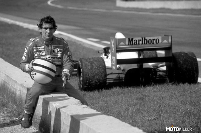 Ayrton Senna – Ayrton Senna da Silva (ur. 21 marca 1960 w São Paulo, zm. 1 maja 1994 w Bolonii) – brazylijski kierowca wyścigowy, trzykrotny mistrz świata Formuły 1. Wystartował w stu sześćdziesięciu jeden grand prix, zdobył 610 punktów, osiemdziesiąt jeden razy stawał na podium z czego czterdzieści jeden razy na najwyższym jego stopniu. Sześćdziesiąt pięć razy zdobył pole position. Jeździł w zespołach Toleman, Lotus, McLaren i Williams. Po ciężkim wypadku podczas Grand Prix San Marino na torze Imola, zmarł w szpitalu w Bolonii we Włoszech w wyniku obrażeń mózgu. 