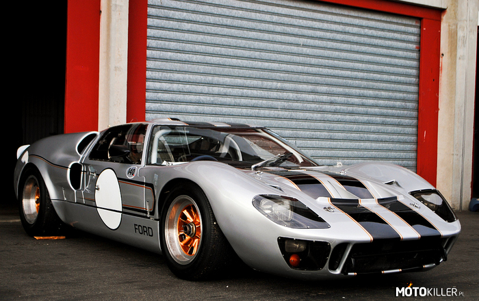 Ford GT40 –  