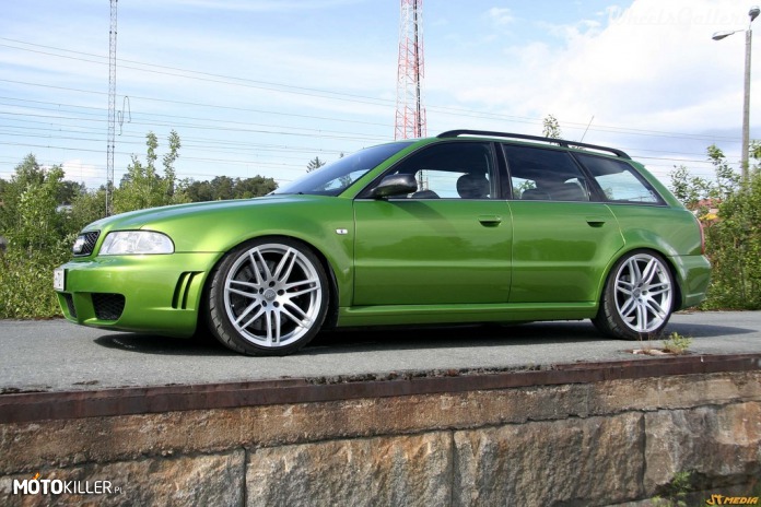 Audi RS4 – Audi w pięknym kolorze zielonym 