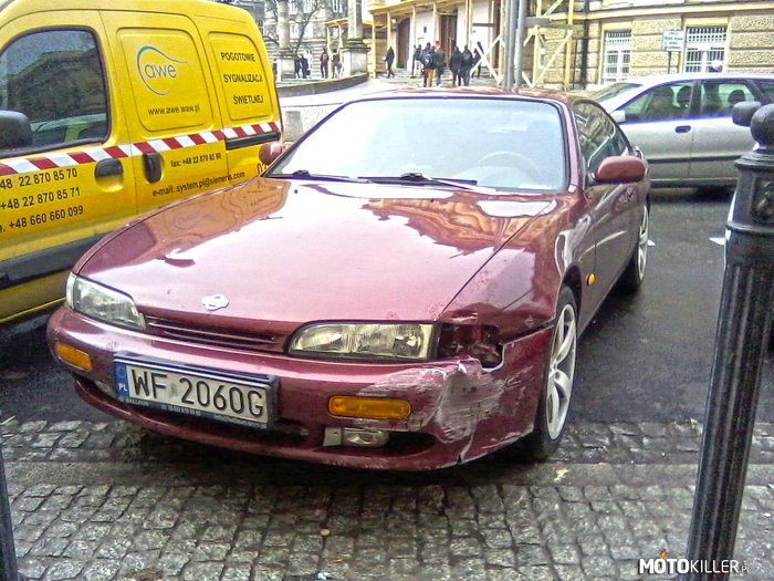 Rozbitek - Nissan Silvia S14 – Ta S14 stoi pod moją szkołą (CKU) już jakiś czas ale ostatnio przyjechała nieco obtłuczona. 