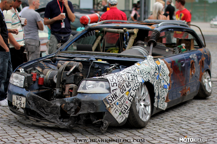 To się nazywa Rost Style – Audi A4 &quot;odnowione&quot; po pożarze. Według mnie wygląda epicko, szczególnie te tablice na zderzaku 