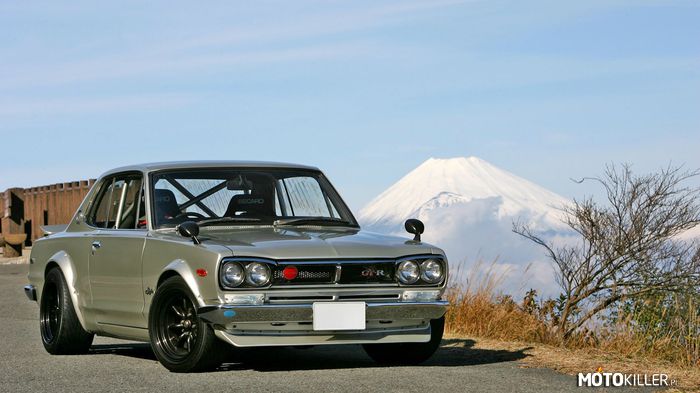 Nissan Skyline 2000 GT-R 1971 – Pierwszy Skyline jakiego stworzono i muszę przyznać, że zacny z niego kanciak. 
