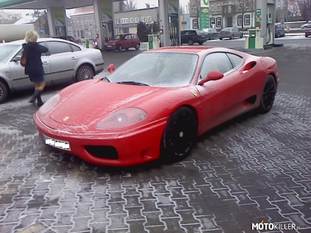 Ferrari z Oświęcimia – Pięknie ryczy wydech :) A w tle moja czerwona strzała Cinquecento :) 