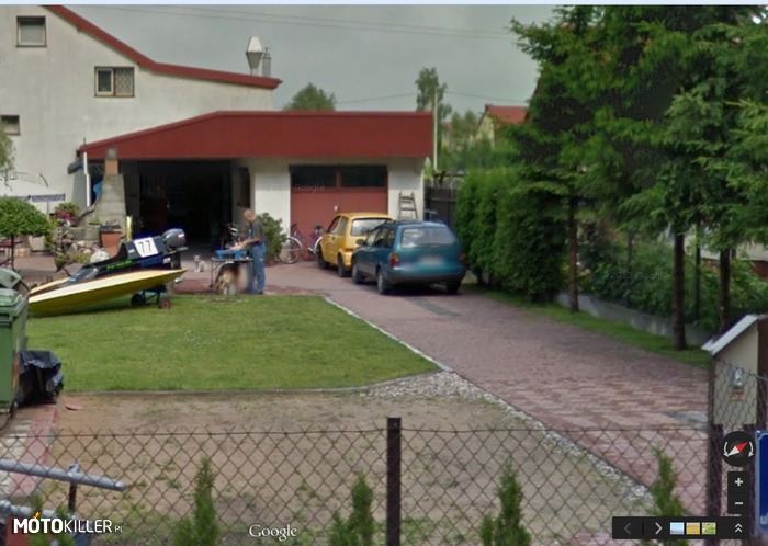 Z serii &quot;Znaleźliście swoje auto na Google Maps?&quot; – Na podwórku stoi moja żółta strzała i tata skrobie rybkę 