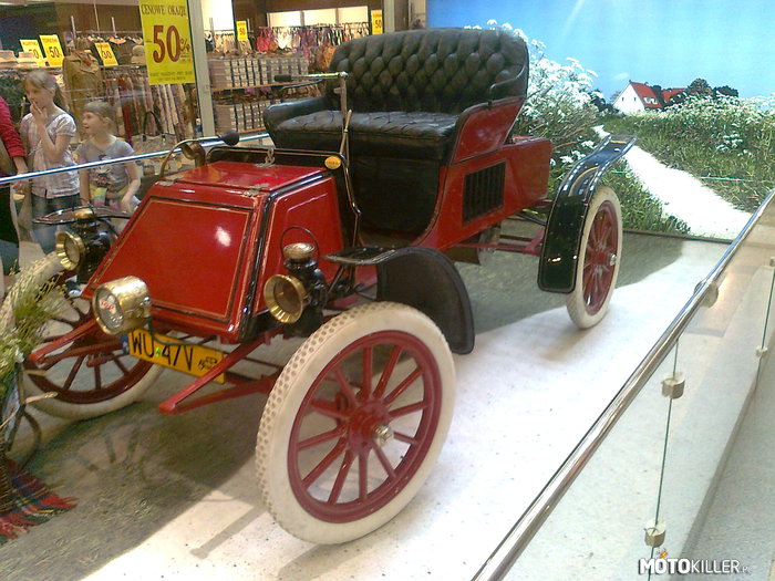 Rambler 1903 typ E – Najstarszy zarejestrowany w Polsce samochód.
1 cylinder, 6 KM,
napotkany parę lat temu w Galerii Krakowskiej 