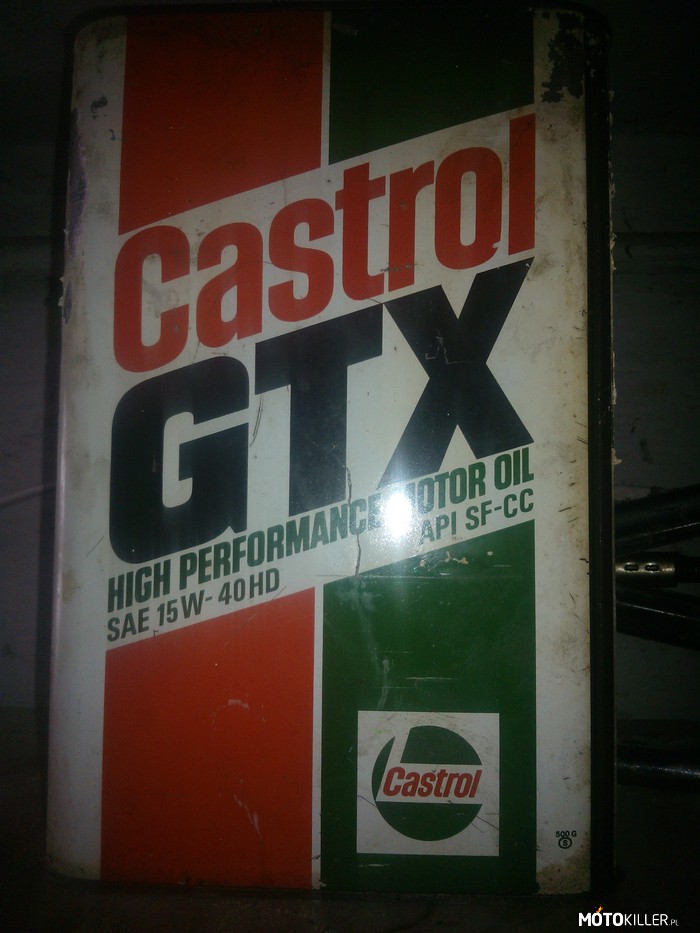 Castrol GTX – Co powiecie na takie znalezisko podczas sprzątania garażu? Stary olej Castrol GTX w metalowej bańce. (Bańka jest pełna oleju) oryginalnie zamknięta 