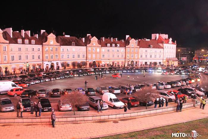 Auta też maja serce – serce ustawione z aut na placu zamkowym w Lublinie 

wośp 2014 