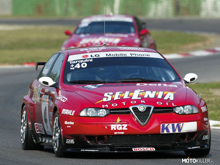Zadziorna  Włoszka z lat swej świetności. – Witajcie.
Oto przed wami Alfa Romeo 156 w wersji World Touring Car Championship na sezon 2002. W mojej ocenie jest to piękny i wyjątkowy samochód, a w wersji wyścigowej to prawdziwe mechaniczne cudo. 