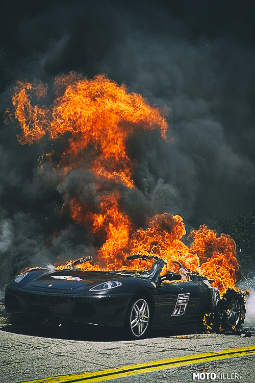 Ferrari F430 w płomieniach – szkoda autka 