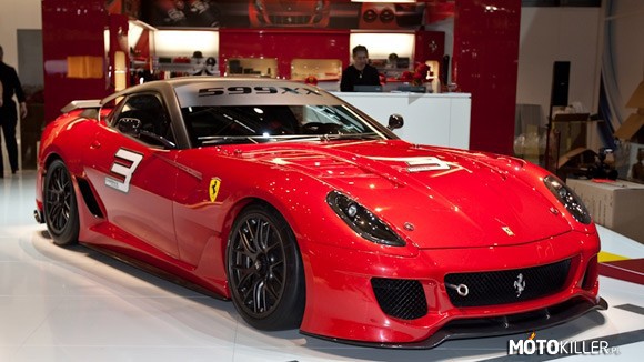 Ferrari 599xx – V12 6,0 l DOHC 48v
Maksymalny Moment obrotowy: 683 Nm
Moc maksymalna: 730 KM
V-max:345km/h
0-100 km/h: 3,3 s
A tak po za tym nie posiada homologacji. Ferrari nawet nie pozwala trzymać tego modelu w garażu właściciela tylko w garażach Ferrari. Firma dostarcza samochód na wyznaczony przez klienta tor. Ferrari do jazdy kilka razy w roku za jedyne 1,1 mln € 