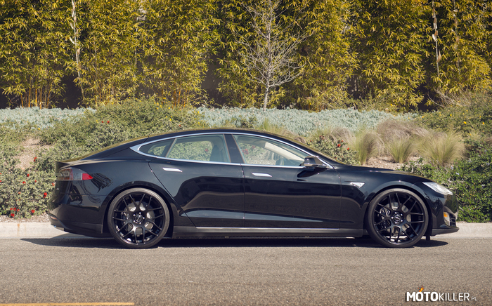 Tesla Model S –  