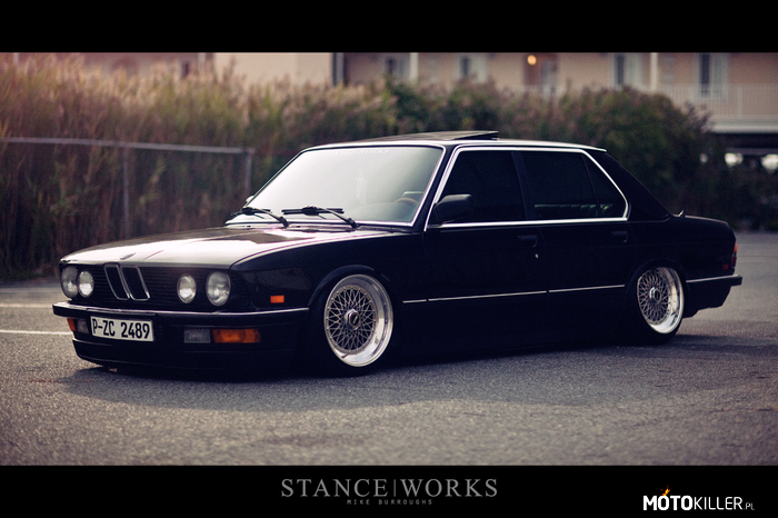 BMW 5 E28 –  