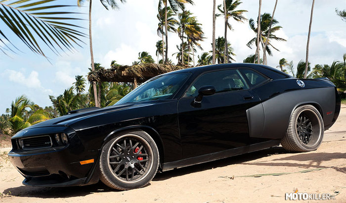 Dodge Challenger SRT8 auto Dominika Toretto –  