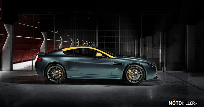 Piękny Aston Martin V8 Vantage N430 – Nowa odmiana Vantage wykorzystuje bardzo mocne, wolnossące V8 o pojemności 4.7 i mocy 436 KM. Żadnych turbin, żadnej zbędnej elektroniki. Aston twierdzi, ze dzięki temu ich samochody jako jedne z niewielu wciąż prowadzą się w ten wyjątkowy, &quot;analogowy&quot; sposób. 