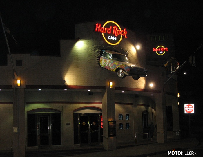 Hard Rock Cafe – Też niezły motyw Hard Rock Cafe Niagara Falls. 