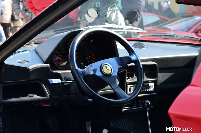 Wnętrze Ferrari 328 GTS Turbo –  