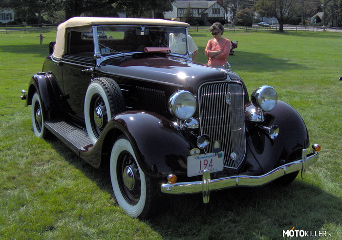 Samochody kiedyś - Plymouth PE Deluxe (1934) – Silnik - rzędowy, 6-cylindrowy 
Pojemność - 3,3 L
Moc - 82 KM
Tylko w 1934 r. wyprodukowano ich 321.171, we wszystkich wersjach. 