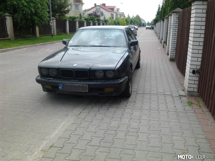 BMW E32 cz1 – piękny samochód ale w słabym stanie, spotkane podczas powrotu do domu 