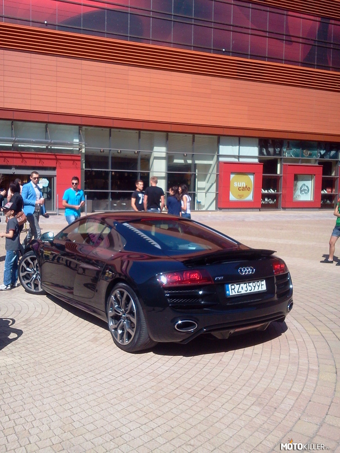 Audi R8 –  