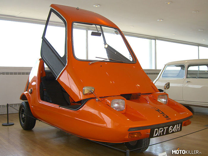 Pomarańczowe i małe – Niewielki brytyjski sportowy trójkołowiec produkowany w latach 1970-74 w Tamworth. W ciągu czterech lat zbudowano jedynie 2270 tych niezwykle oryginalnych pojazdów. Samochody wyposażane były w silnik o pojemności 700 cm3 i mogły rozpędzić się do prędkości dochodzącej aż do 126 km/h. Pewną ciekawostką związaną z samochodem jest to, że podwozie jednego z egzemplarzy Bond Buga posłużył do budowy Landspeedera, wykorzystanego na planie Star Wars. 