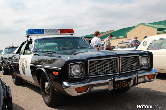 Replika policyjnego Dodge Coronet CHP z &apos;75 –  