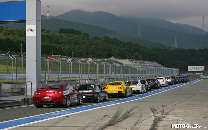 Nissany na Fuji Speedway – Odpowiednie samochody, w odpowiednim miejscu. 