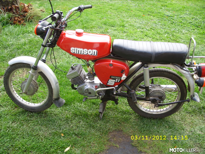 Simson s51 – Takiego tutaj chyba jeszcze nie było, a jest to bardzo dobry motocykl. Tutaj wersja 4-ro biegowa. miałem kiedyś takiego, ale sprzedałem koledze i teraz żałuję. 