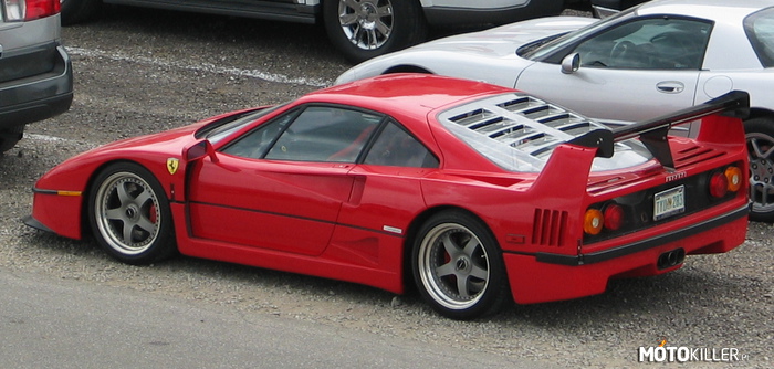 Ferrari F40 –  